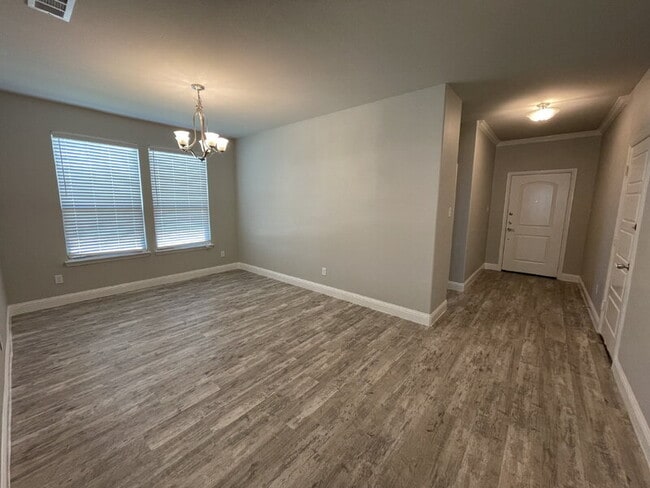 Building Photo - 281 Giddings Trl