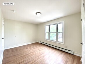 Building Photo - 1198 E 94th St