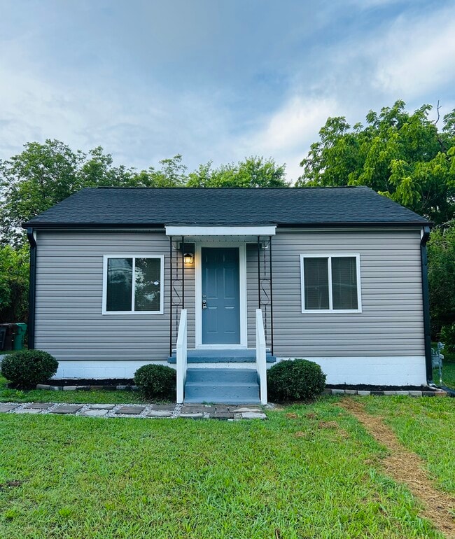 Building Photo - 1308 Leonard Ave