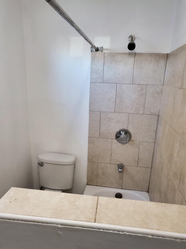 Building Photo - 1228 W Venango St