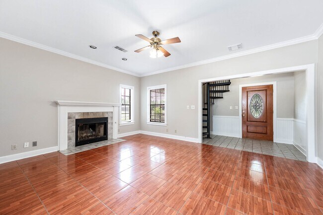 Building Photo - 2245 N Austin Ave