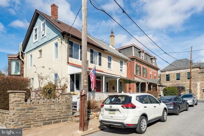 Building Photo - 229 Benezet St