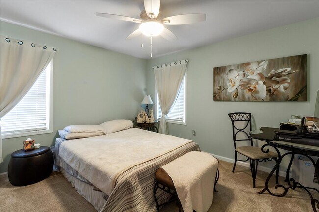 Building Photo - 4 Plum Tree Ct
