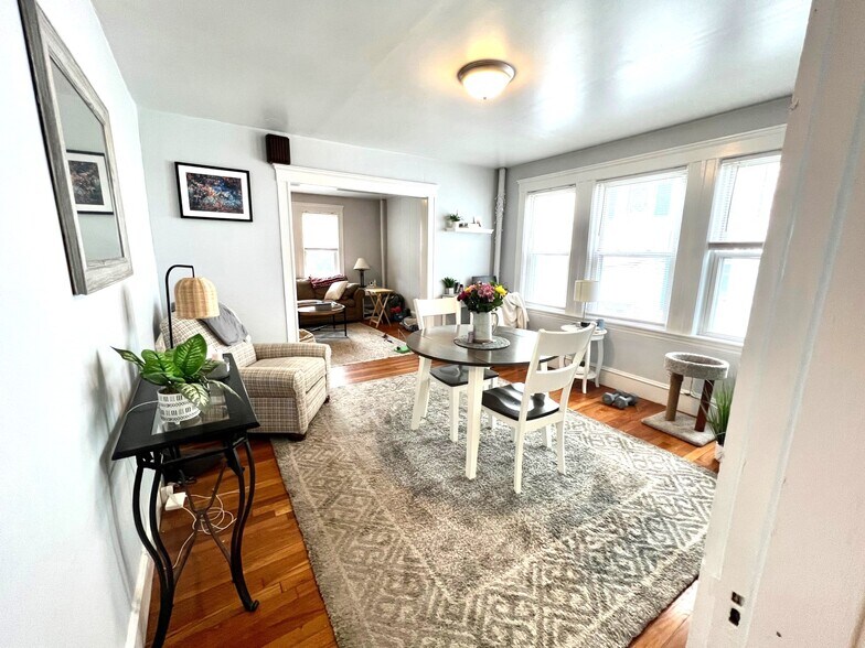 Building Photo - 39 Sterling St