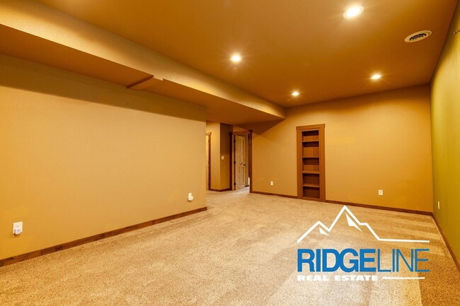 Building Photo - 21 Sandstone Ln