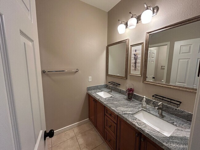 Building Photo - 14527 W Gelding Dr