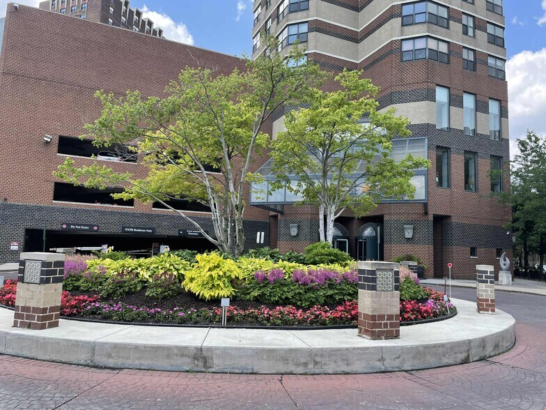 Building Photo - 3660 N Lake Shore Dr