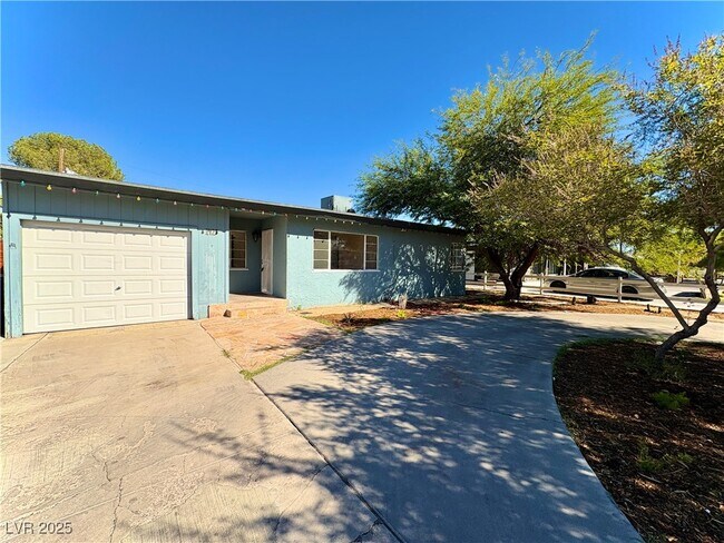 Primary Photo - 1425 Bracken Ave