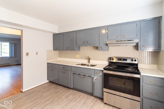 Building Photo - 4835 N Bolton Ave