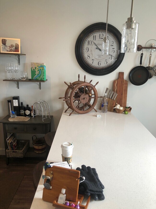 Building Photo - 105 Broadway