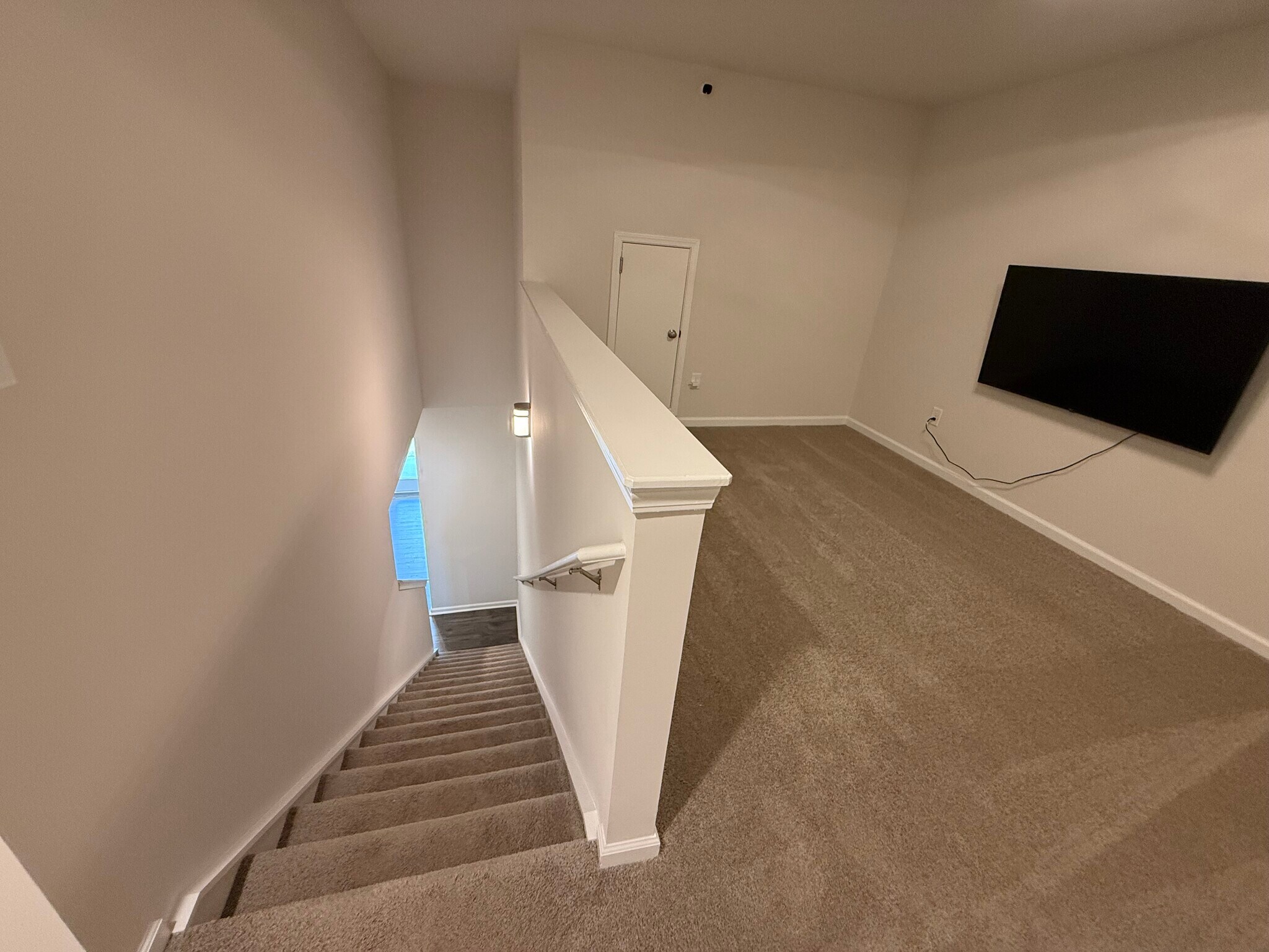 Building Photo - 374 Highline Trl