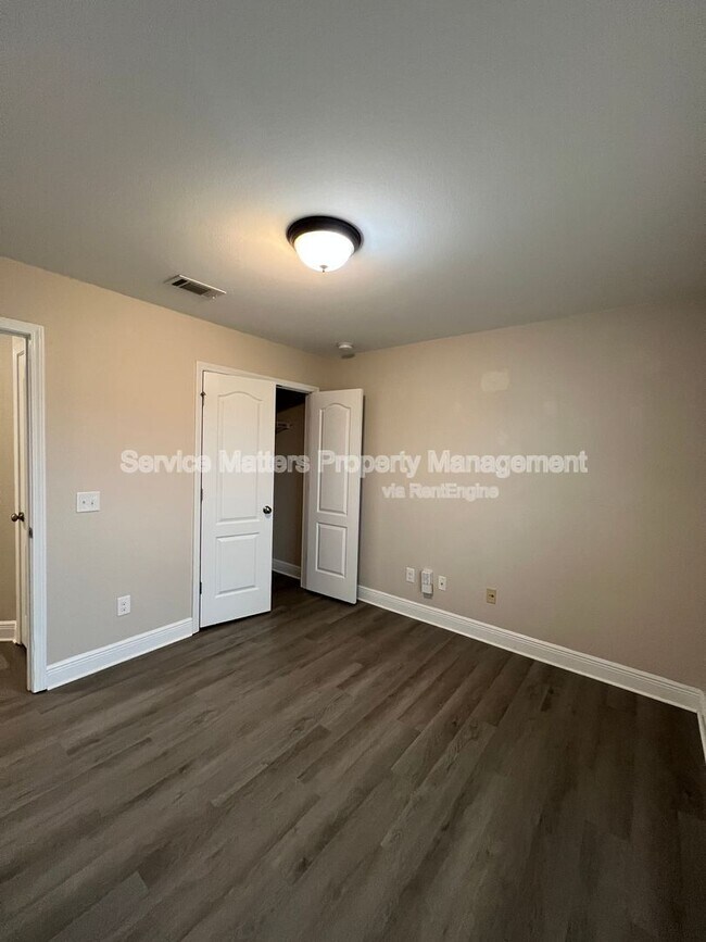 Building Photo - 6017 Autumn Pines Cir