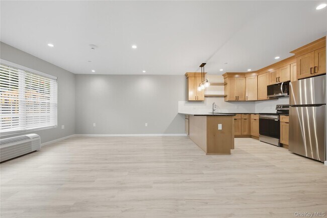 Building Photo - 71 N Main St