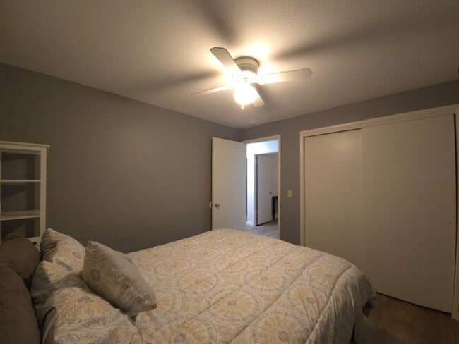 Building Photo - Fully Furnished Home