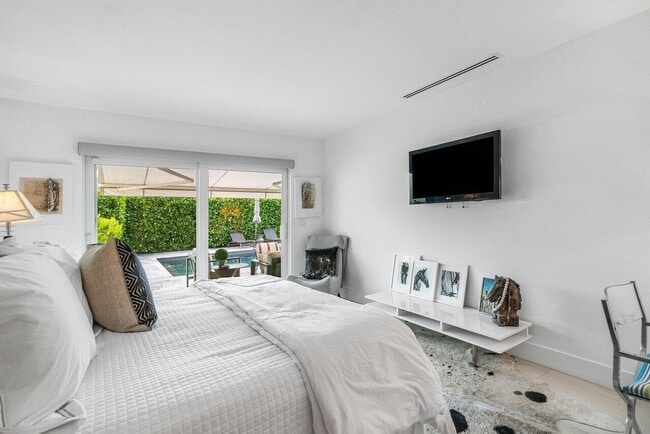 Building Photo - 2320 Las Casitas Dr