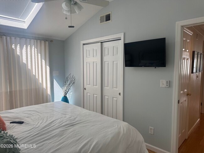 Building Photo - 128 San Fernando Dr