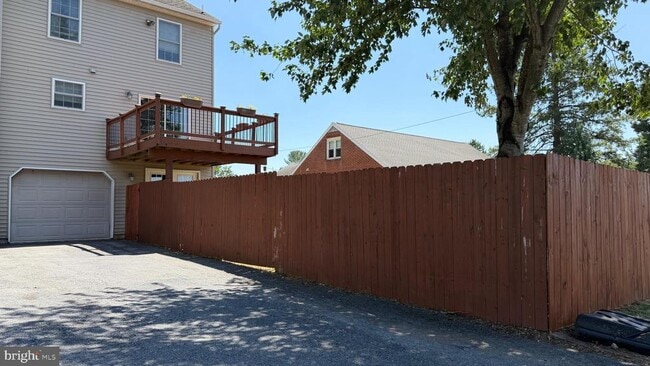 Building Photo - 1334 Easton Rd