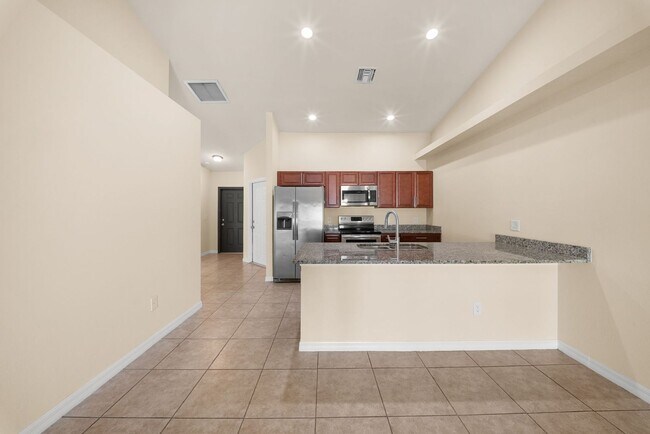 Building Photo - 2820-2824 SW 7th Pl