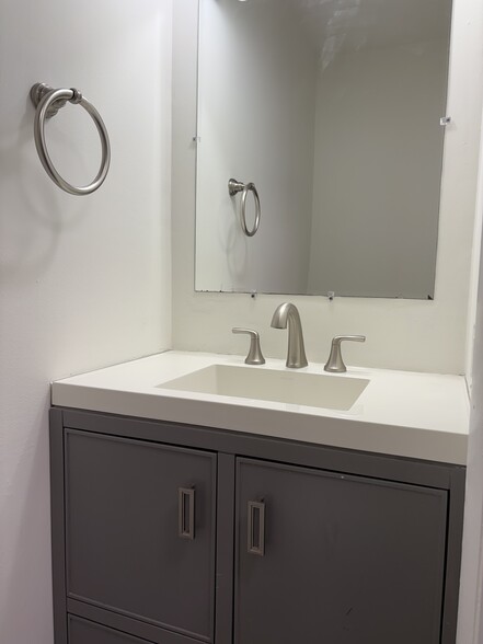 Building Photo - 60 Tavistock Dr