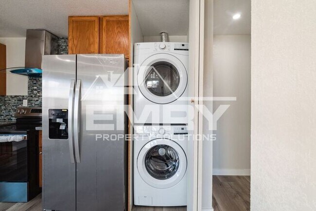 Building Photo - Available for rent in Lynwood 2 Bed 2 Bath...