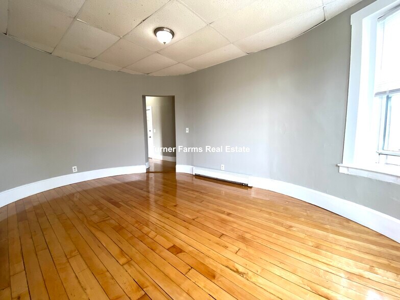 Building Photo - 270 Bowdoin St