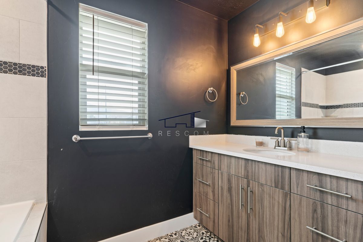 Building Photo - 6471 Aspen Ln