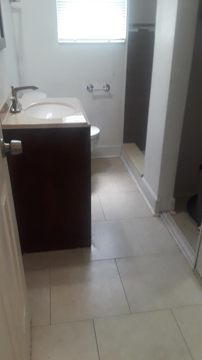 Building Photo - 2528 W St John St