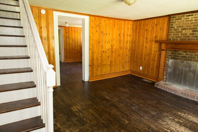 Building Photo - Country living in Graham