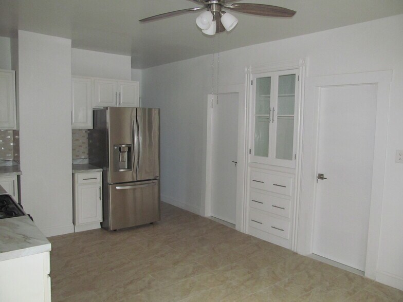 Kitchenette-pic 2 - 307 N 7th St