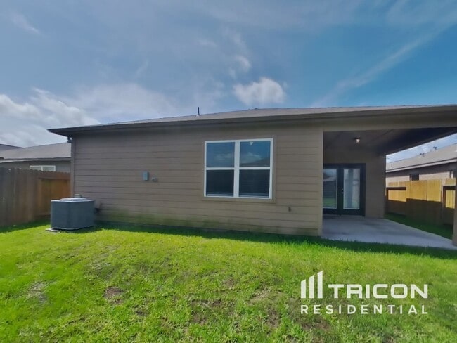 Building Photo - 10823 Spring Brook Pass Dr