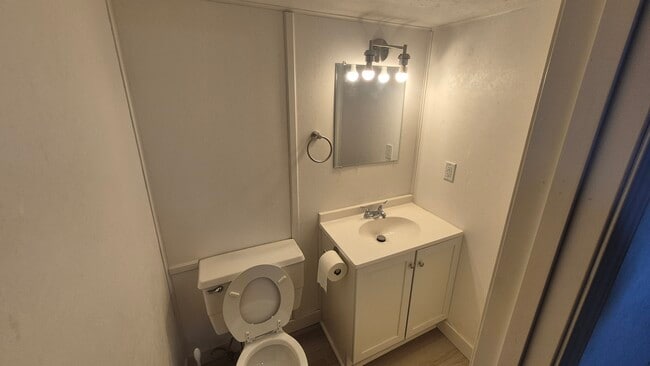 Building Photo - 3417 Jewett Ave