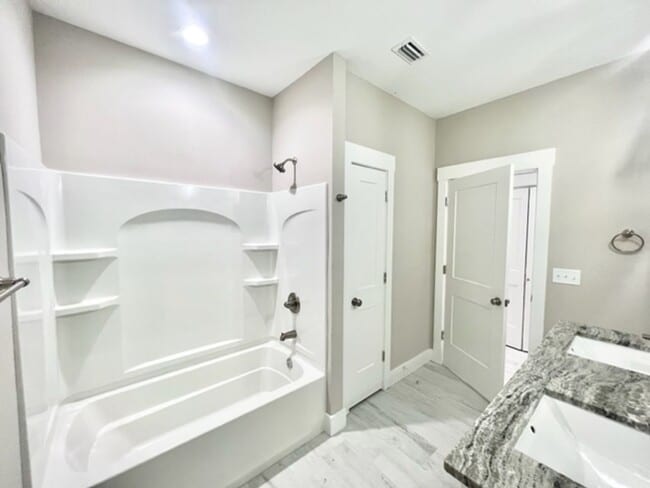 Building Photo - 9 Praiseworthy Dr