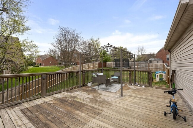 Building Photo - 3 Bed 2.5 Bath Home with 2 Car Garage and Fenced Backyard