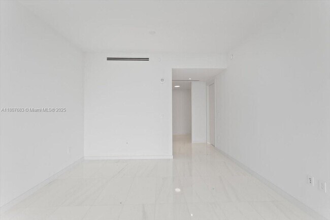 Building Photo - 300 Biscayne Blvd Way