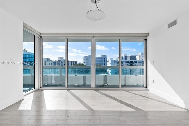 Building Photo - 1025 92nd St