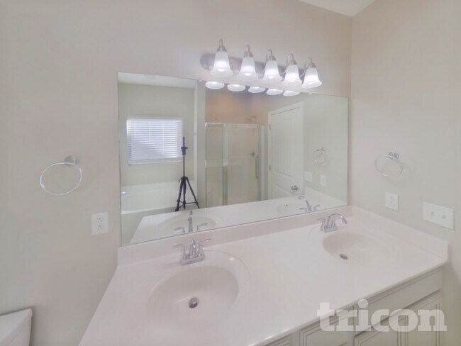 Building Photo - 3316 Pear Blossom Way