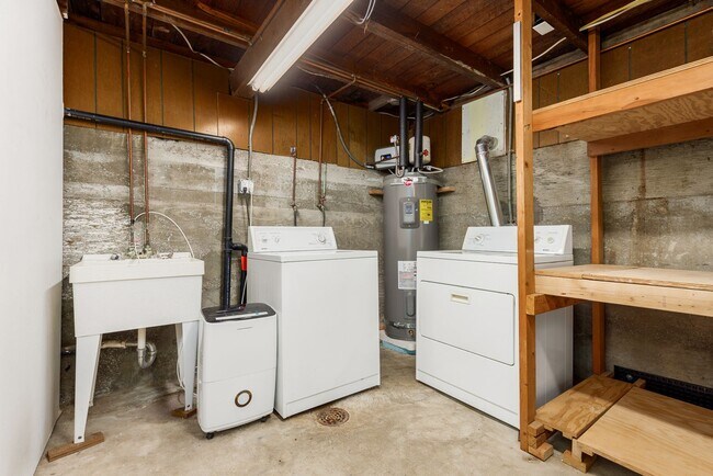 Building Photo - Greenlake Charming 3 Bedroom 1.75 Bath Huge Finished Family Room & Unfinished Basement