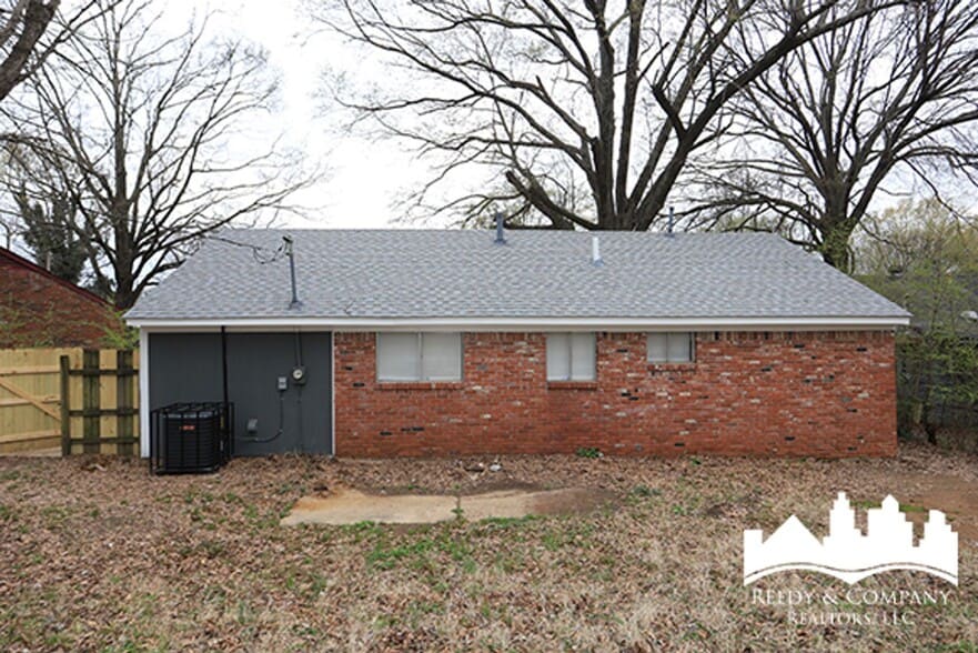 Building Photo - 4227 Kenosha Rd