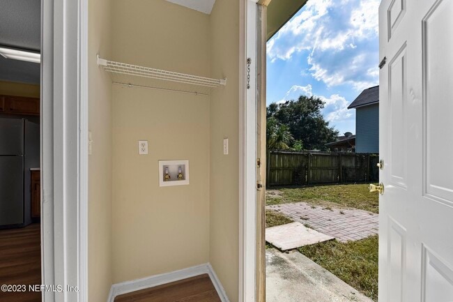 Building Photo - 1984 Mary St