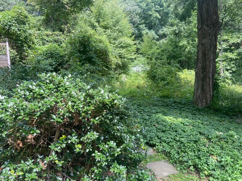 Building Photo - 89 Florida Hill Rd