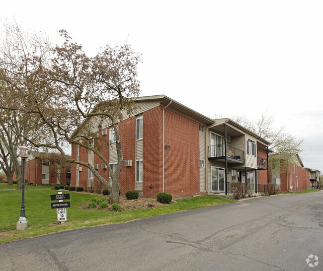Normandy Oaks 39154115 Benjamin Ave Royal Oak MI 48073 Apartment