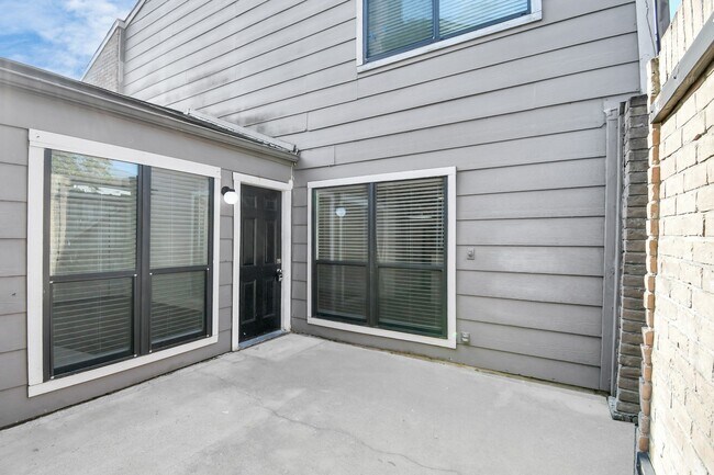 Building Photo - 8573 Wilcrest Dr