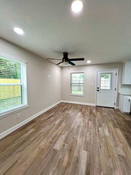 Building Photo - 545 S 28th St