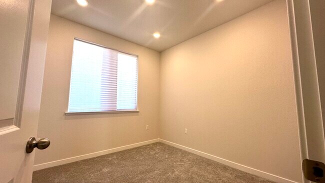 Building Photo - 8024 Pasadena Dr