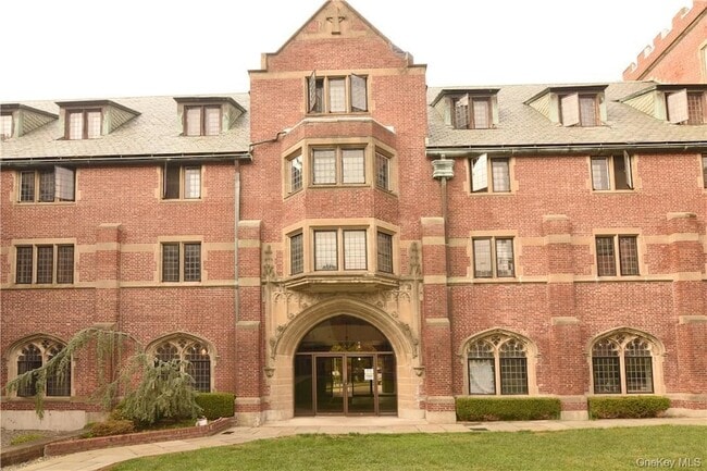 Building Photo - 304 Chateau Rive