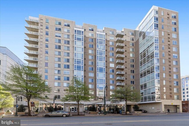 Building Photo - 930 Wayne Ave