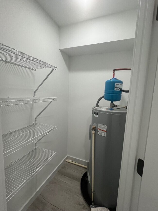 Building Photo - 9TH Ave Dr NE 2287-2289