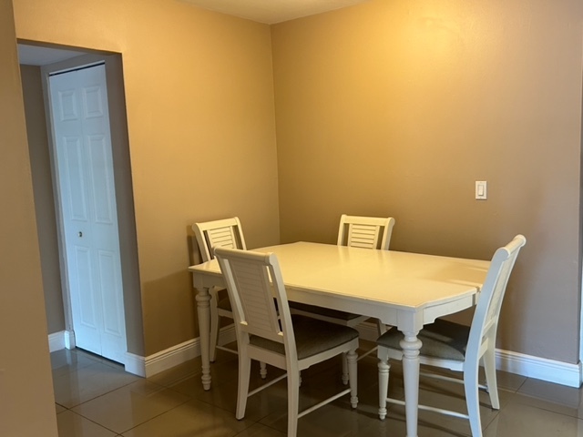 white table & chairs in kitchen - 490 NW 20th St