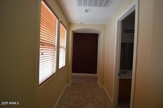 Building Photo - 857 W Glenmere Dr
