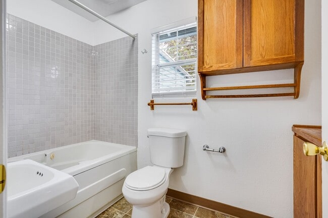 Building Photo - ? Beautifully Remodeled Home Near Brentwood Park – A Must See! ?